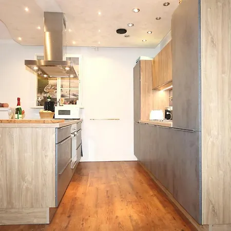 Large Comfortable Apartment, With Several Generations Lägenhet *